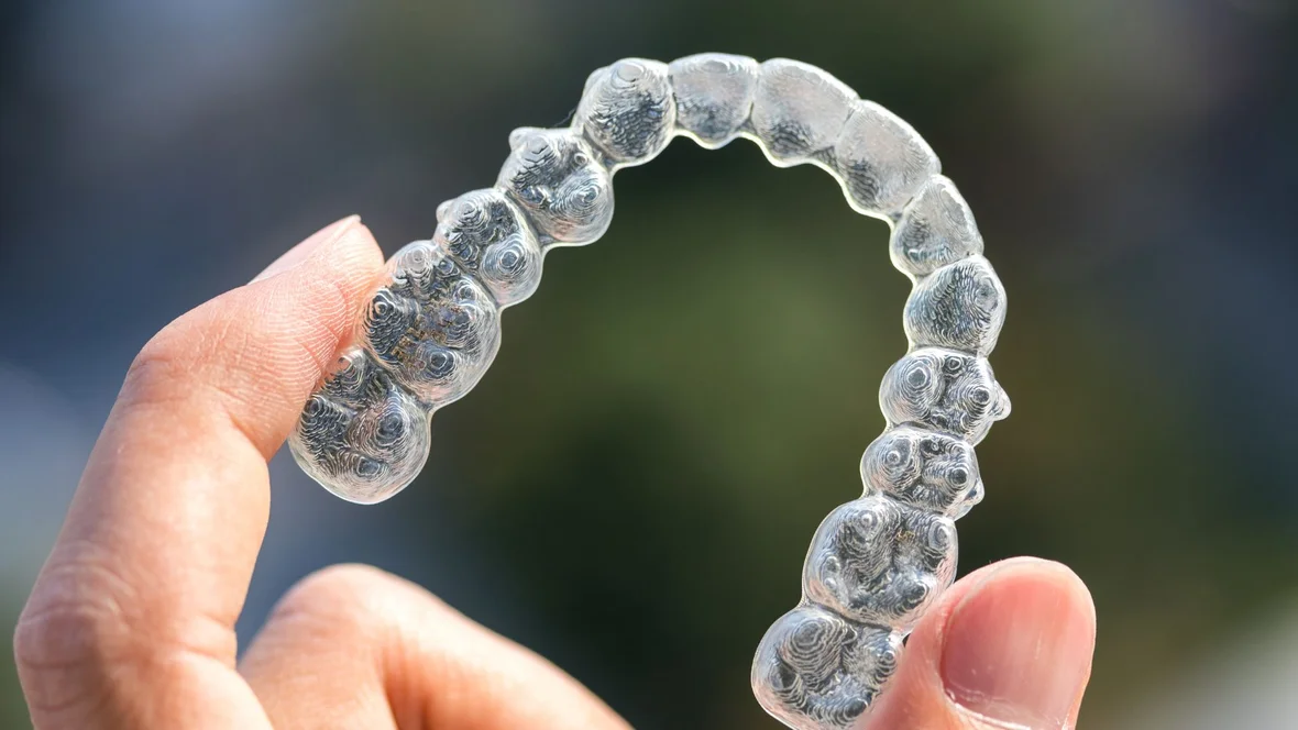 Nakładki Invisalign – jak działa cyfrowa ortodoncja?